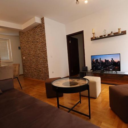 Lux Apartment Rose 2 60M2 كراغوييفاك المظهر الخارجي الصورة