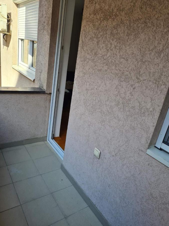 Lux Apartment Rose 2 60M2 كراغوييفاك المظهر الخارجي الصورة