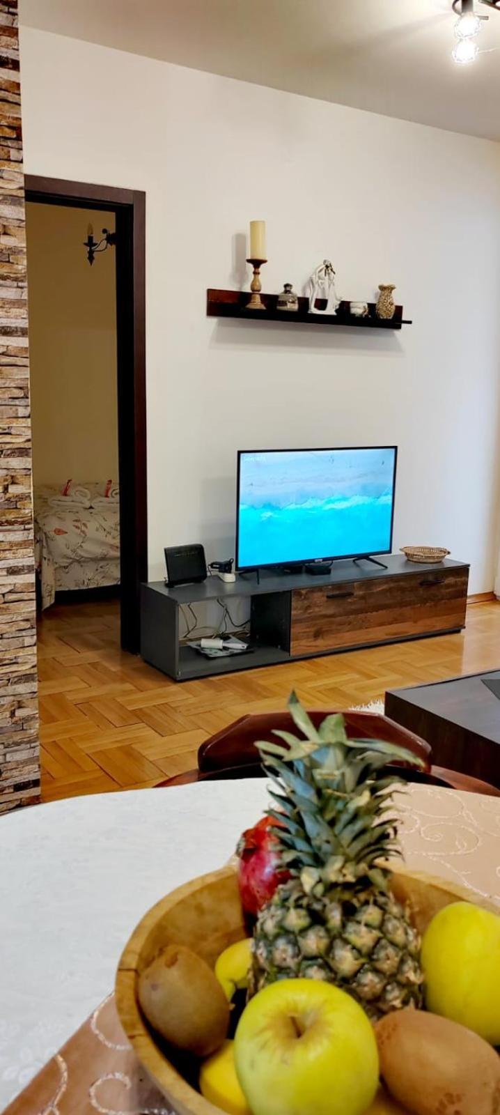 Lux Apartment Rose 2 60M2 كراغوييفاك المظهر الخارجي الصورة