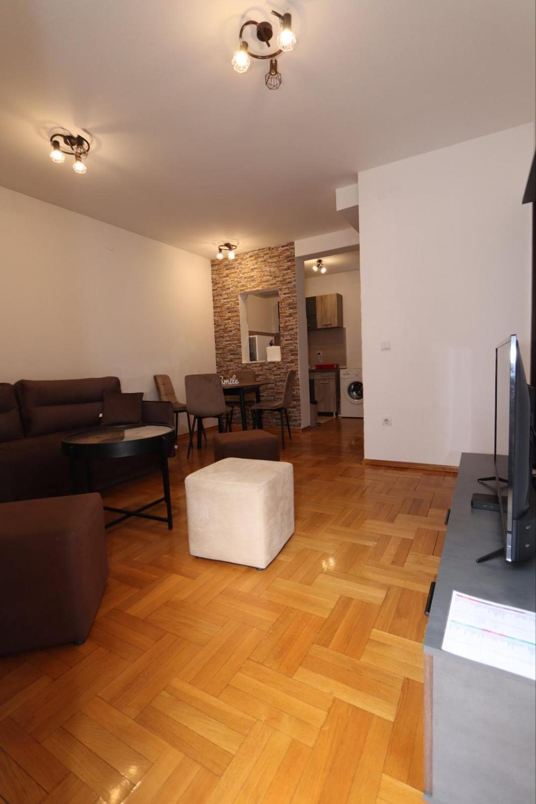 Lux Apartment Rose 2 60M2 كراغوييفاك المظهر الخارجي الصورة